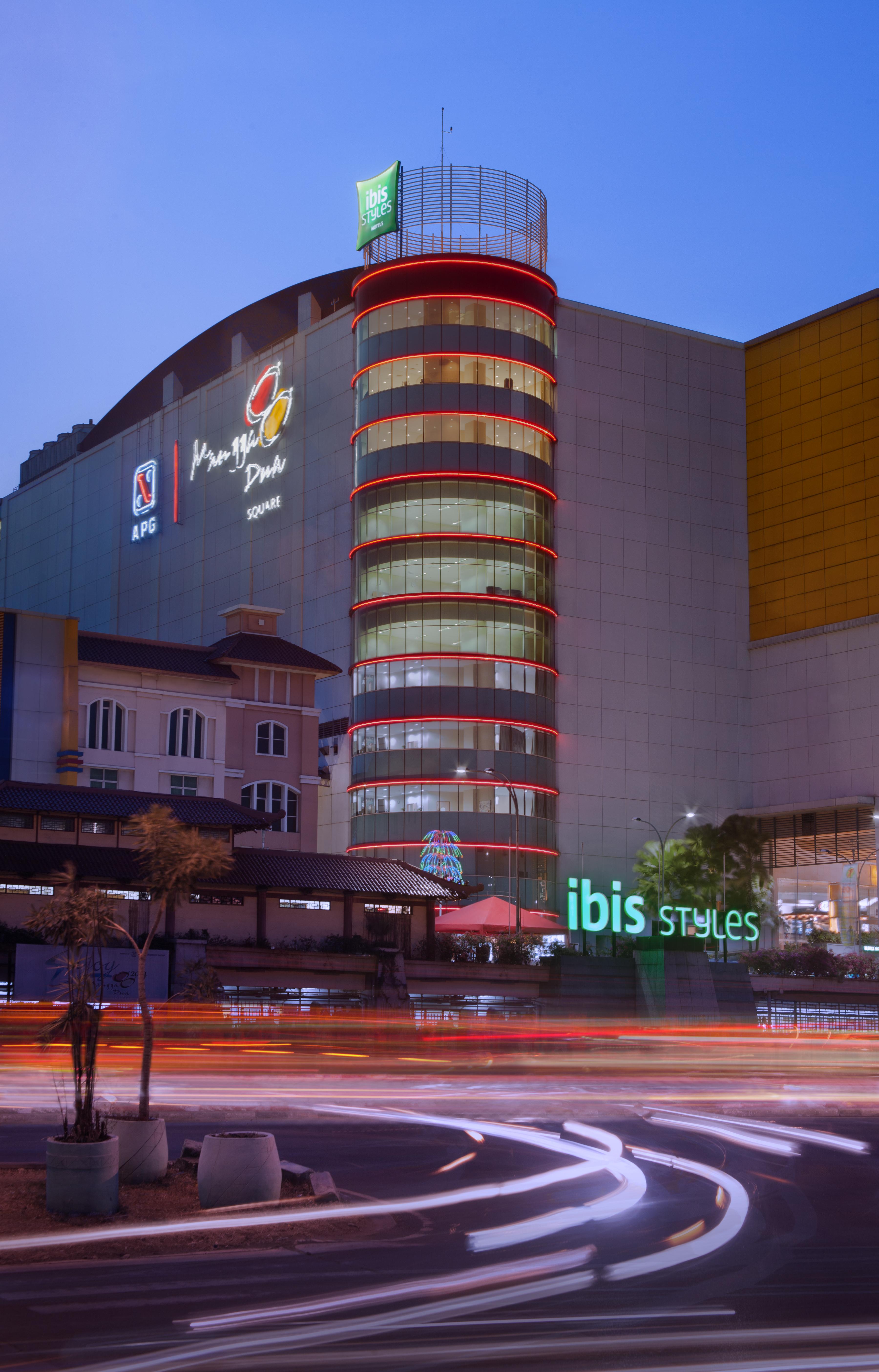 Ibis Styles Jakarta Mangga Dua Square Exterior foto