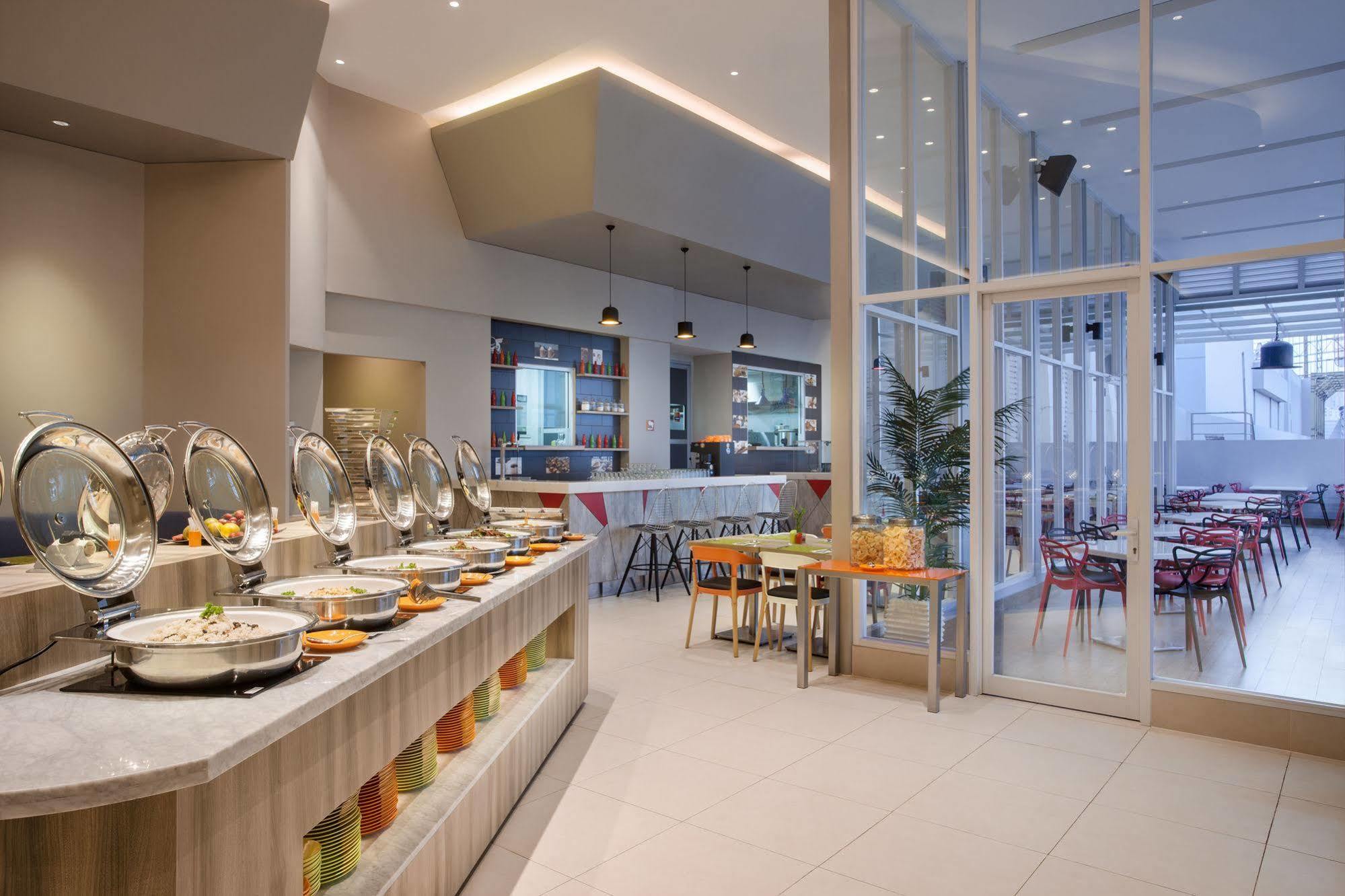 Ibis Styles Jakarta Mangga Dua Square Exterior foto