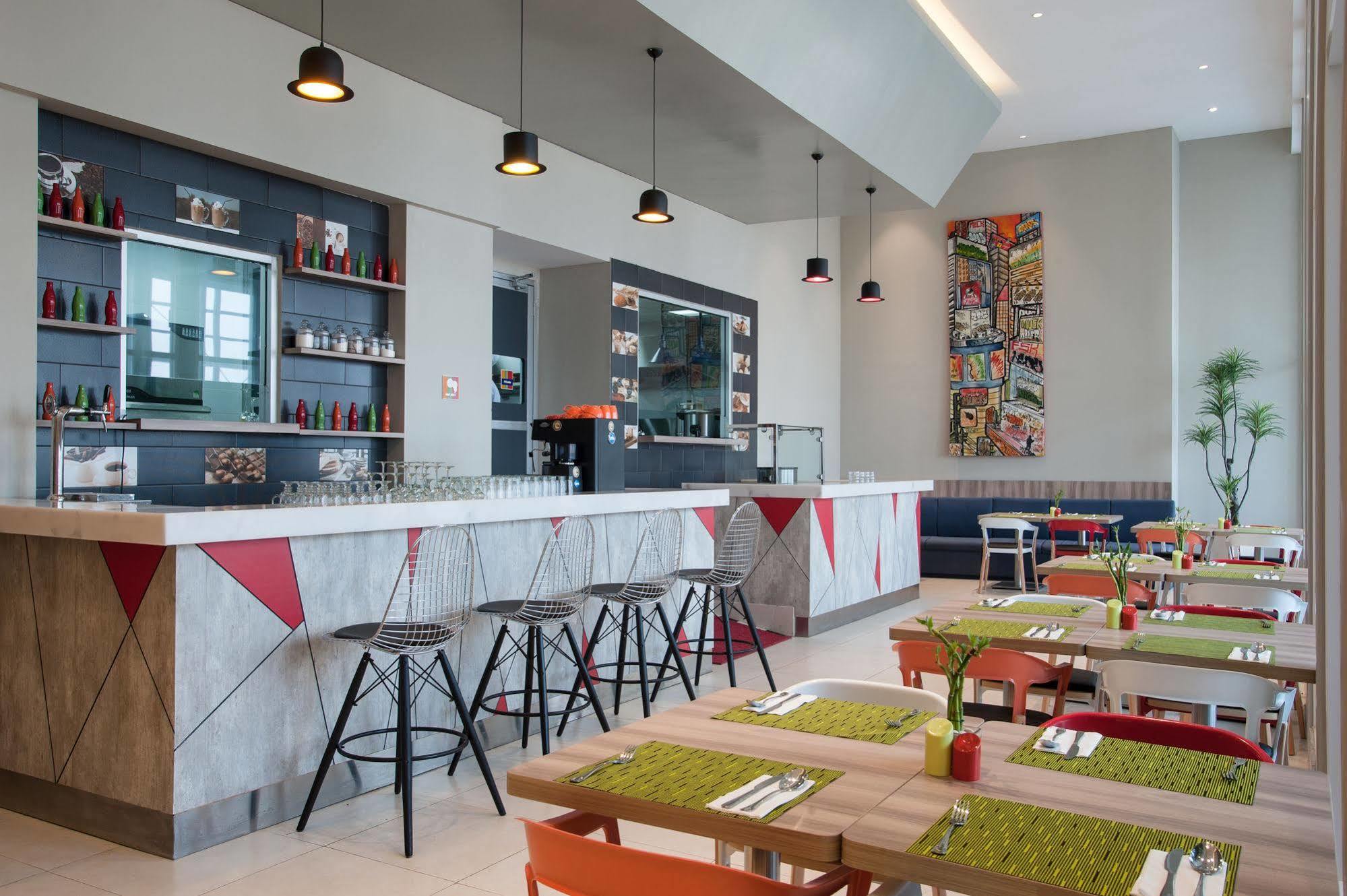 Ibis Styles Jakarta Mangga Dua Square Exterior foto
